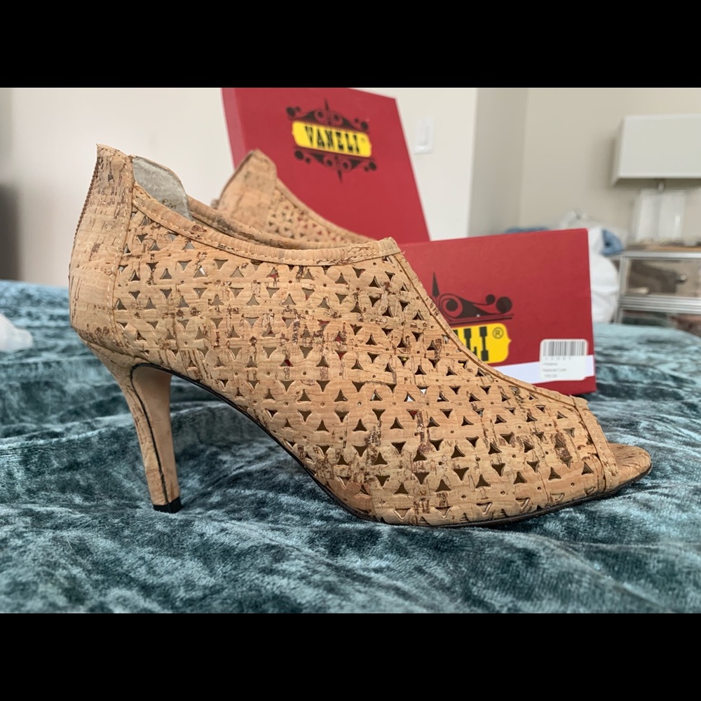 Heels - Picture 2 of 3